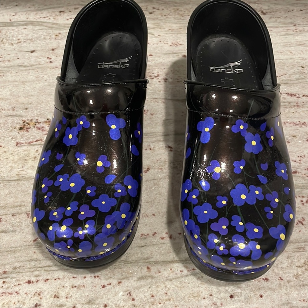 Almost new Dansko clogs